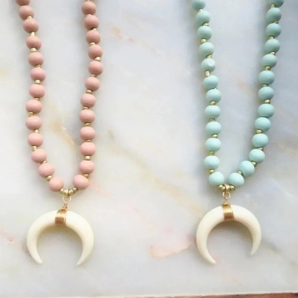 Boho Festival Crescent Beaded Necklace in Blush Pink New - Picture 3 of 3